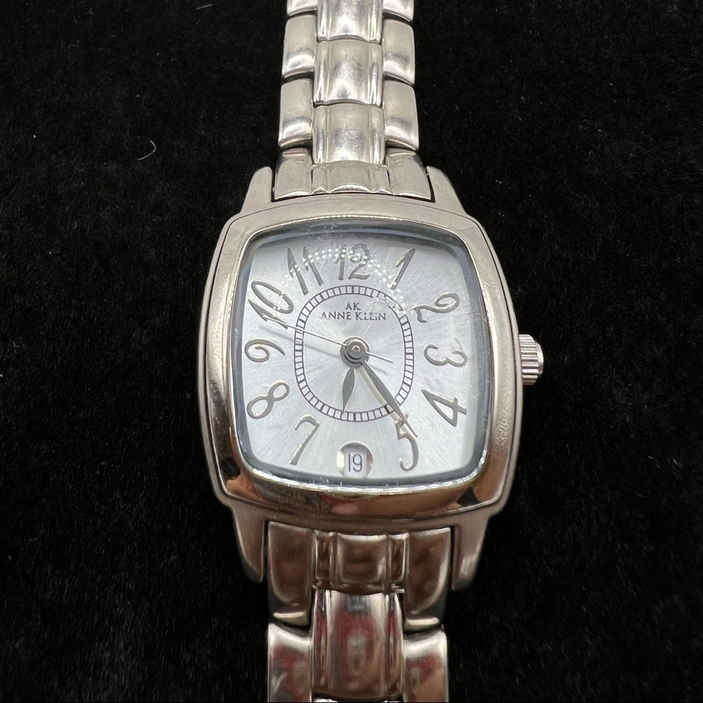 Anne Klein Silver Tone Bracelet Watch Date Display Needs Battery - Picture 2 of 4